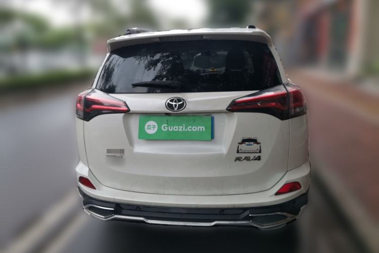 Used Toyota RAV4 2019 2.0L CVT Two-Wheel Drive Luxury Version China VI Standard Rear