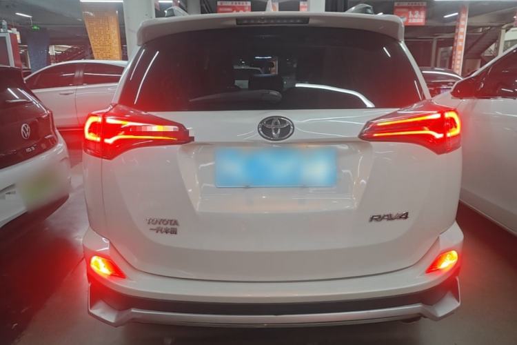 Used Toyota RAV4 2019 2.0L CVT Two-Wheel Drive Luxury Version China VI Standard Rear