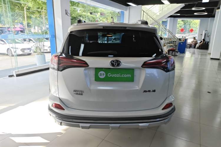 Used Toyota RAV4 2019 2.0L CVT Two-Wheel Drive Fashion X Limited Edition China VI Standard Rear