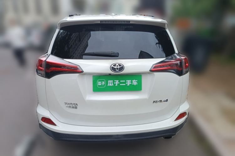 Used Toyota RAV4 2019 2.0L CVT Two-Wheel Drive Luxury Version China VI Standard Rear