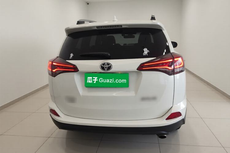 Used Toyota RAV4 2019 2.0L CVT Two-Wheel Drive Luxury Version China VI Standard Rear