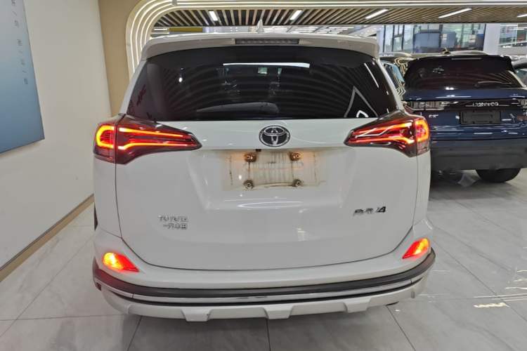 Used Toyota RAV4 2019 2.0L CVT Two-Wheel Drive Fashion X Limited Edition China VI Standard Rear