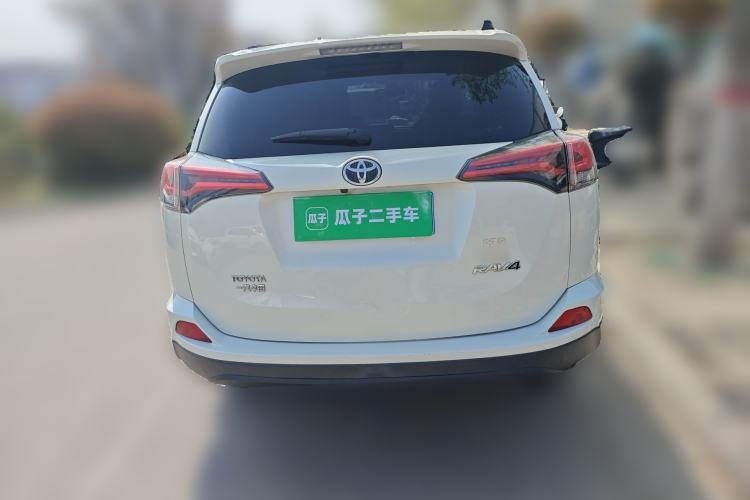 Used Toyota RAV4 2019 2.0L CVT Two-Wheel Drive Luxury Version China VI Standard Rear