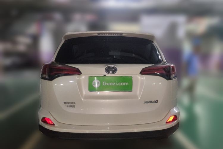 Used Toyota RAV4 2019 2.0L CVT Two-Wheel Drive Luxury Version China VI Standard Rear