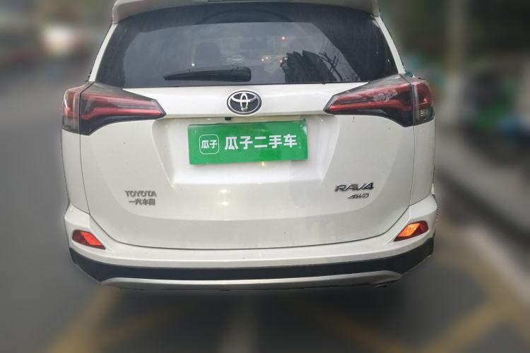 Used Toyota RAV4 2019 2.0L CVT 4x4 New Edition China VI Standard Rear