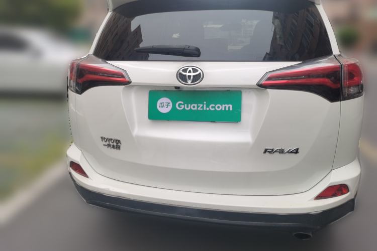 Used Toyota RAV4 2019 2.0L CVT Two-Wheel Drive Luxury Version China VI Standard Rear