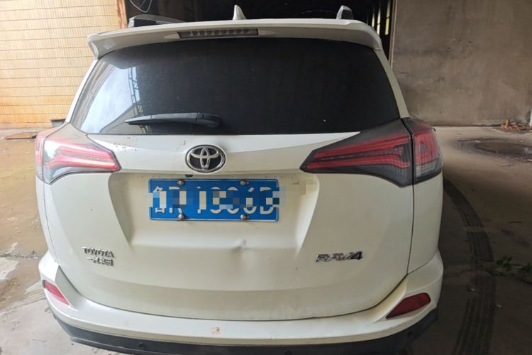 Used Toyota RAV4 2019 2.0L CVT Two-Wheel Drive Luxury Version China VI Standard Rear