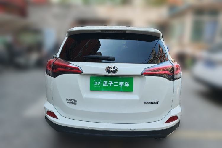 Used Toyota RAV4 2019 2.0L CVT Two-Wheel Drive Luxury Version China VI Standard Rear