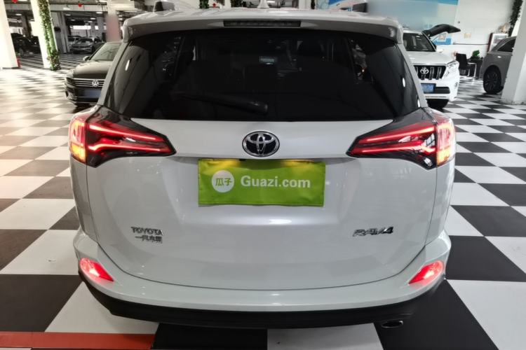 Used Toyota RAV4 2019 2.0L CVT Two-Wheel Drive Luxury Version China VI Standard Rear