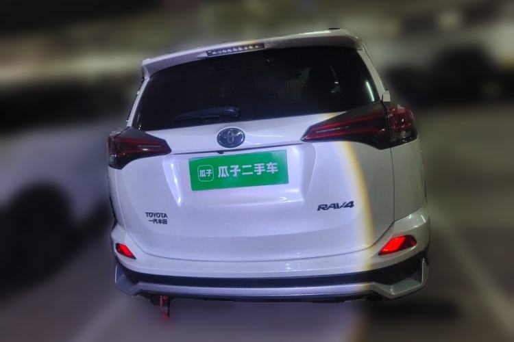 Used Toyota RAV4 2019 2.0L CVT Two-Wheel Drive Luxury Version China VI Standard Rear