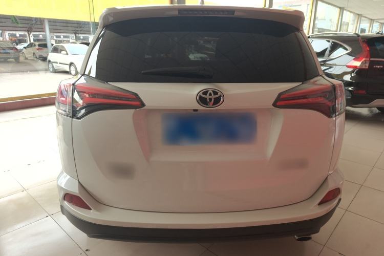 Used Toyota RAV4 2019 2.0L CVT Two-Wheel Drive Luxury Version China VI Standard Rear