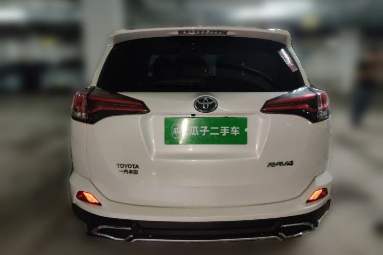 Used Toyota RAV4 2019 2.0L CVT Two-Wheel Drive Luxury Version China VI Standard Rear