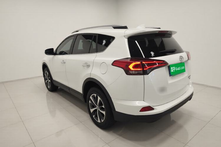 Used Toyota RAV4 2019 2.0L CVT Two-Wheel Drive Luxury Version China VI Standard Rear Left 45 Deg