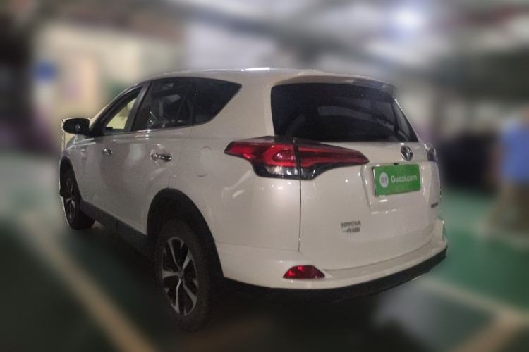 Used Toyota RAV4 2019 2.0L CVT Two-Wheel Drive Luxury Version China VI Standard Rear Left 45 Deg