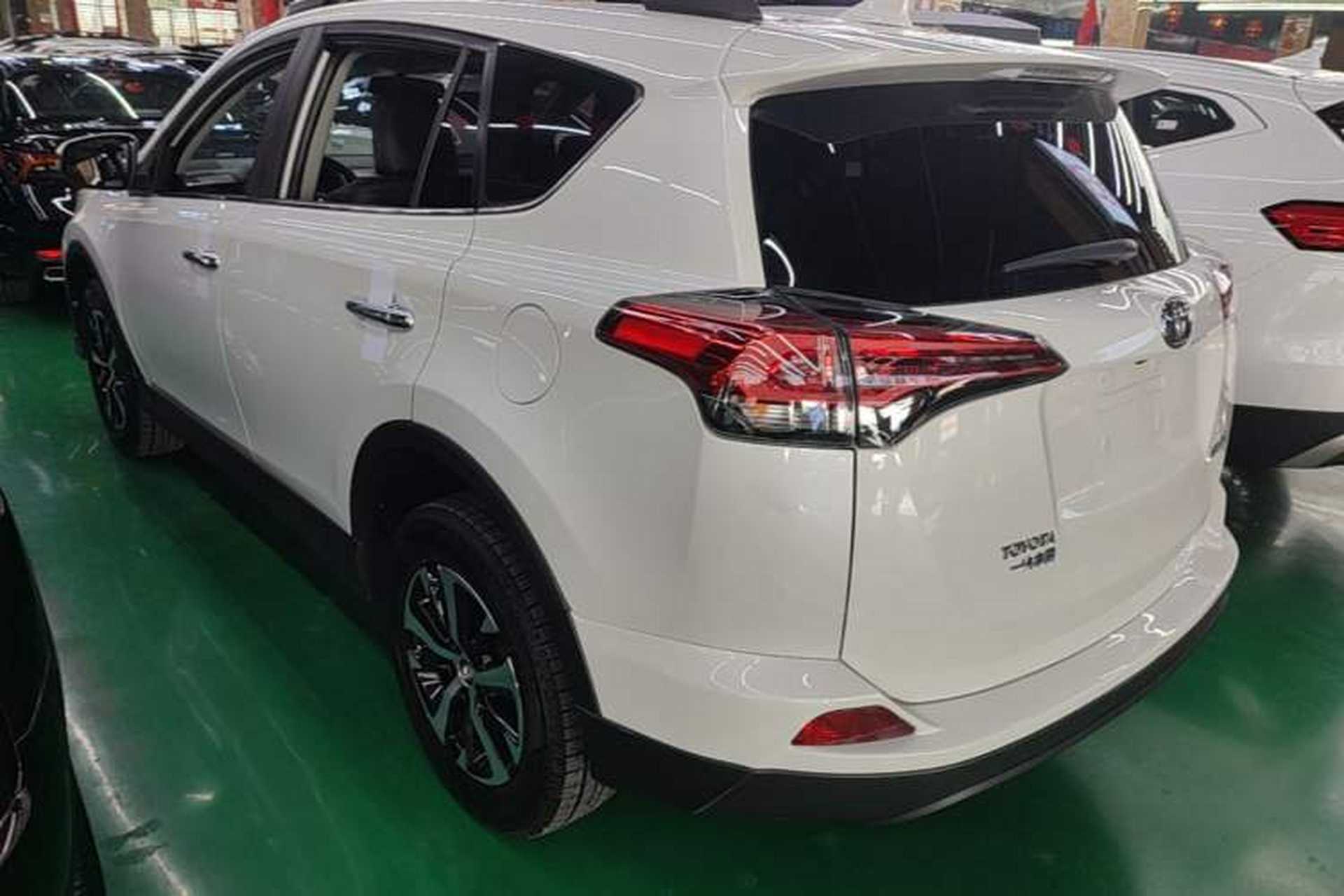 Used Toyota RAV4 2019 2.0L CVT Two-Wheel Drive Luxury Version China VI Standard Rear Left 45 Deg