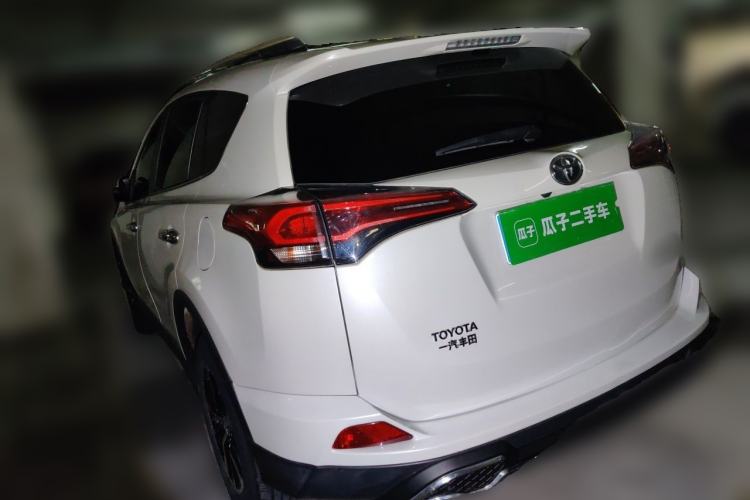 Used Toyota RAV4 2019 2.0L CVT Two-Wheel Drive Luxury Version China VI Standard Rear Left 45 Deg
