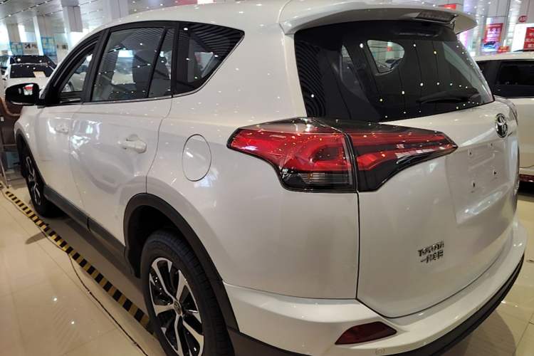 Used Toyota RAV4 2019 2.0L CVT Two-Wheel Drive Pioneer Edition China VI Standard Rear Left 45 Deg