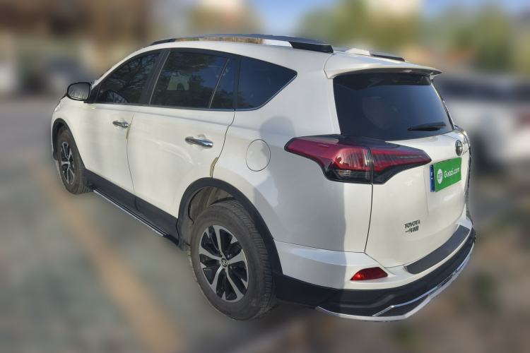 Used Toyota RAV4 2019 2.0L CVT Two-Wheel Drive Luxury Version China VI Standard
