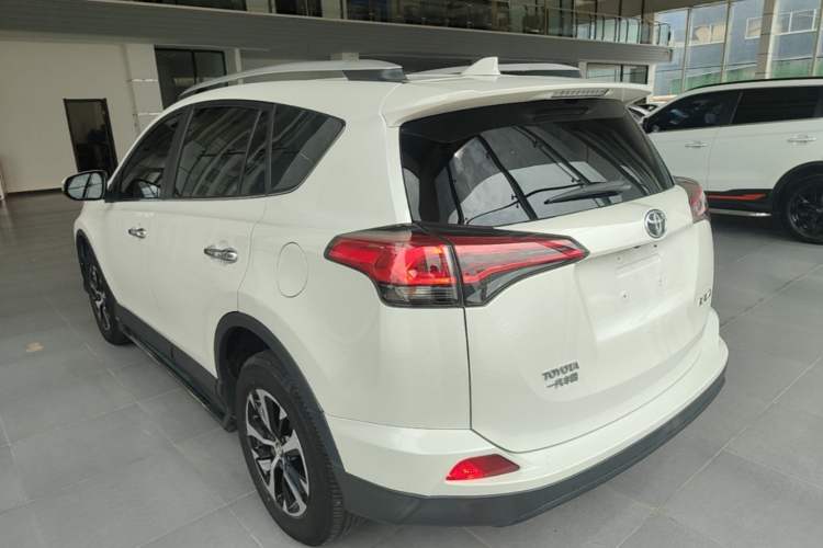 Used Toyota RAV4 2019 2.0L CVT Two-Wheel Drive Luxury Version China VI Standard Rear Left 45 Deg
