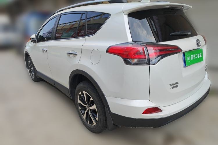 Used Toyota RAV4 2019 2.0L CVT Two-Wheel Drive Luxury Version China VI Standard Rear Left 45 Deg