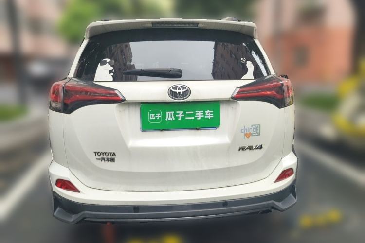 Used Toyota RAV4 2019 2.0L CVT Two-Wheel Drive Luxury Version China VI Standard Rear