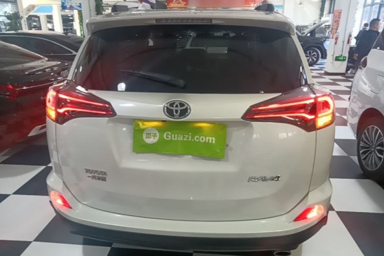 Used Toyota RAV4 2019 2.0L CVT Two-Wheel Drive Luxury Version China VI Standard Rear