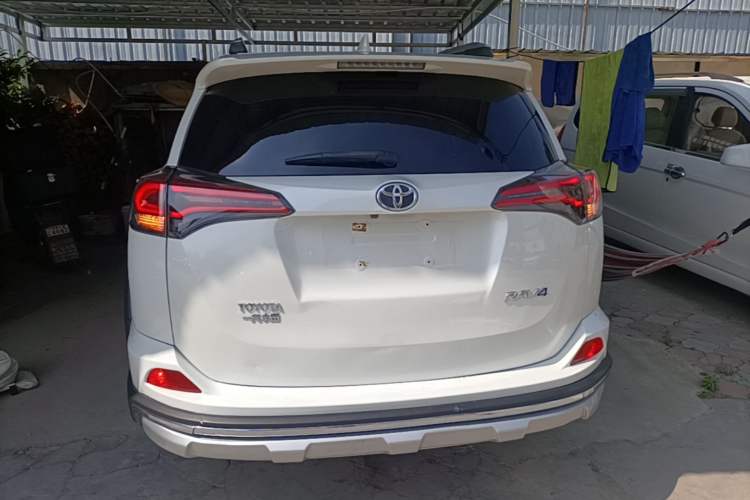 Used Toyota RAV4 2019 2.0L CVT Two-Wheel Drive Fashion X Limited Edition China VI Standard Rear