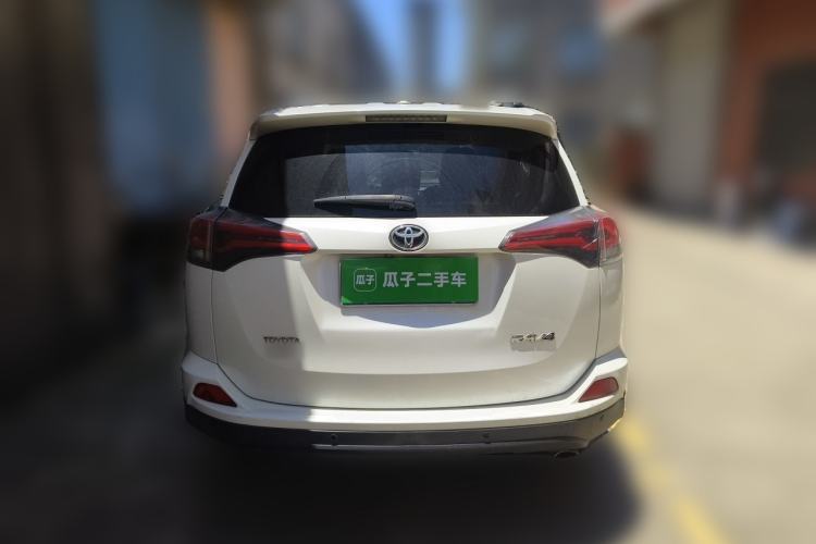 Used Toyota RAV4 2019 2.0L CVT Two-Wheel Drive Luxury Version China VI Standard Rear