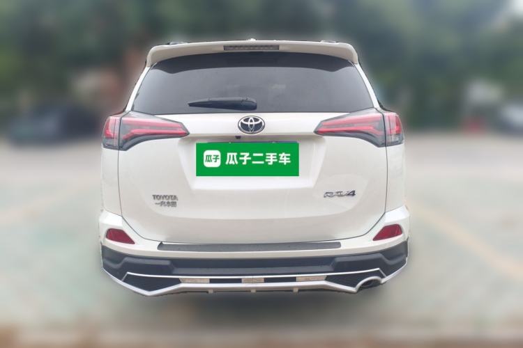 Used Toyota RAV4 2019 2.0L CVT Two-Wheel Drive Luxury Version China VI Standard Rear