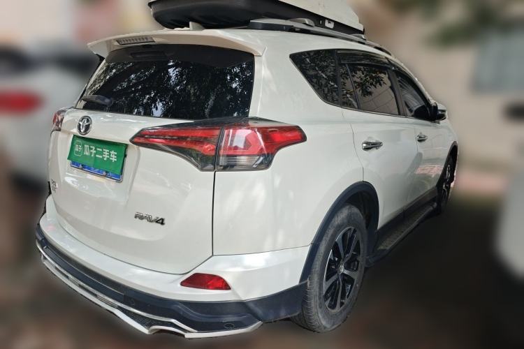 Used Toyota RAV4 2019 2.0L CVT Two-Wheel Drive Luxury Version China VI Standard Rear Right 45 Deg