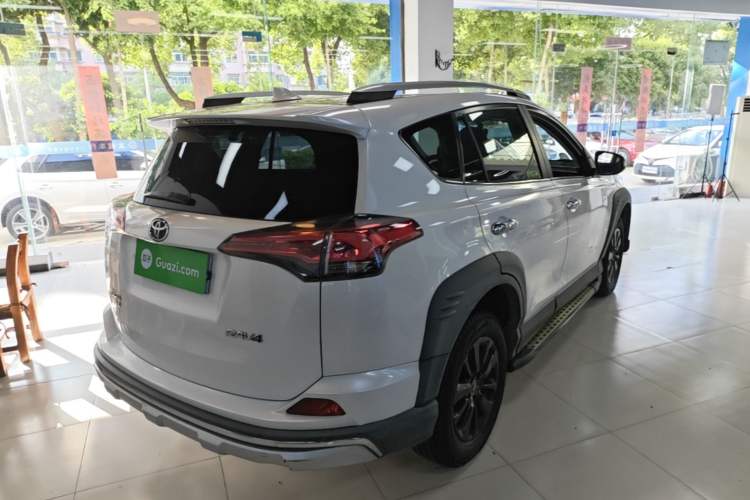 Used Toyota RAV4 2019 2.0L CVT Two-Wheel Drive Fashion X Limited Edition China VI Standard Rear Right 45 Deg