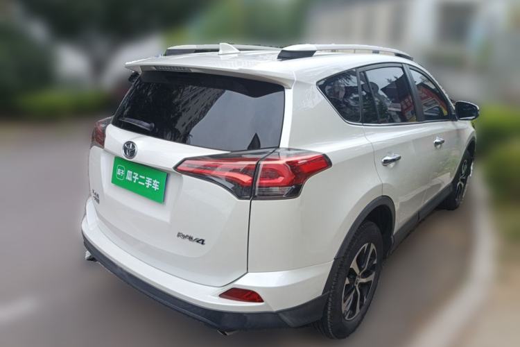 Used Toyota RAV4 2019 2.0L CVT Two-Wheel Drive Luxury Version China VI Standard Rear Right 45 Deg