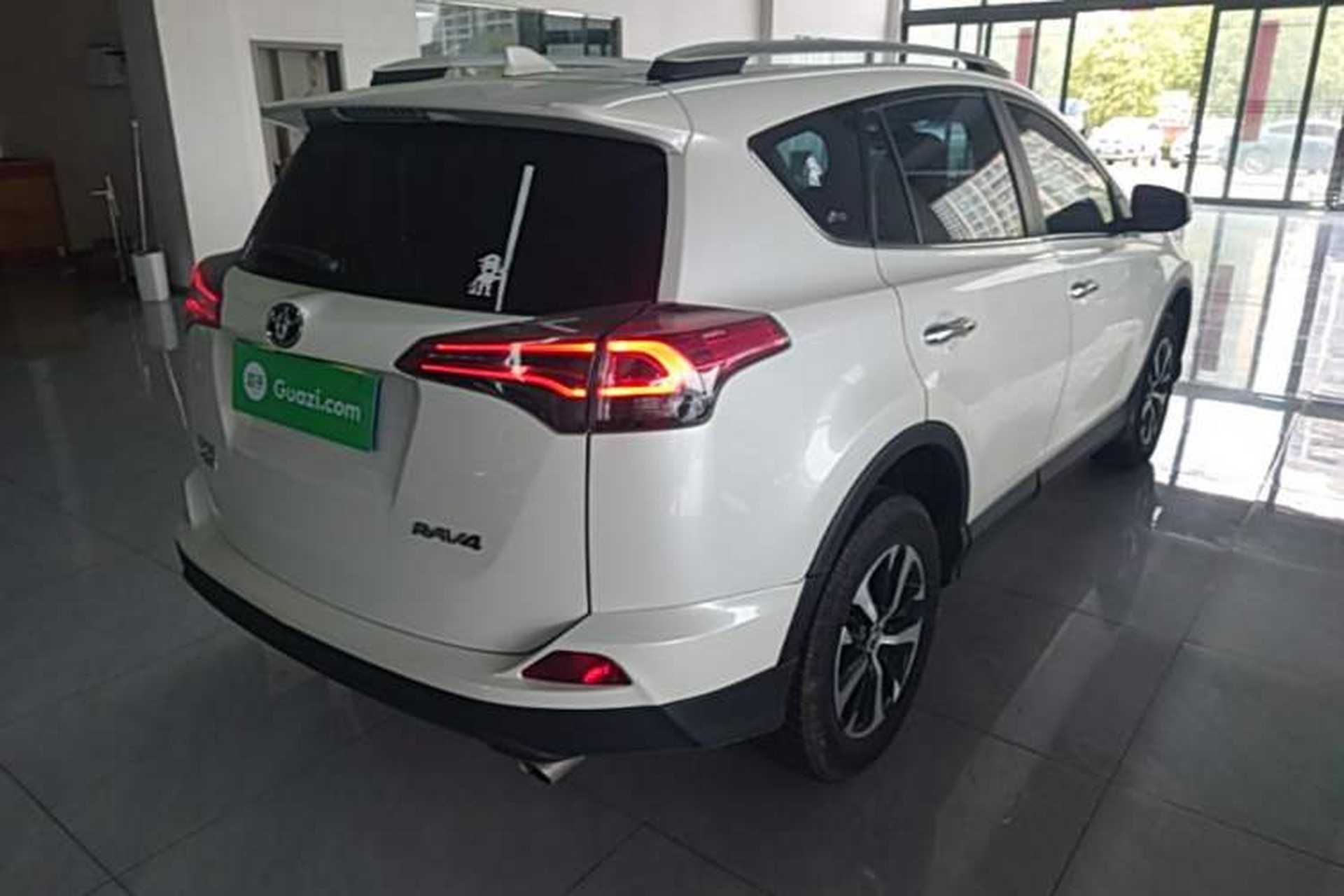 Used Toyota RAV4 2019 2.0L CVT Two-Wheel Drive Luxury Version China VI Standard Rear Right 45 Deg