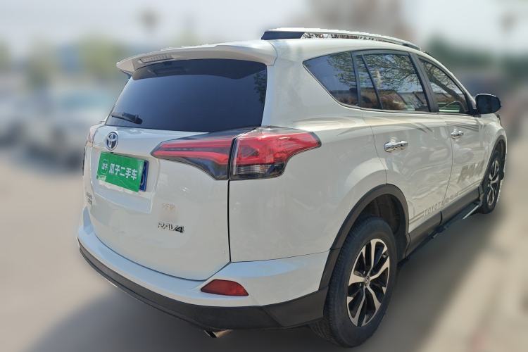 Used Toyota RAV4 2019 2.0L CVT Two-Wheel Drive Luxury Version China VI Standard Rear Right 45 Deg
