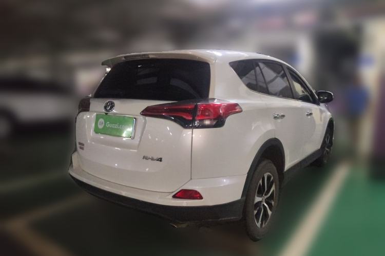 Used Toyota RAV4 2019 2.0L CVT Two-Wheel Drive Luxury Version China VI Standard Rear Right 45 Deg