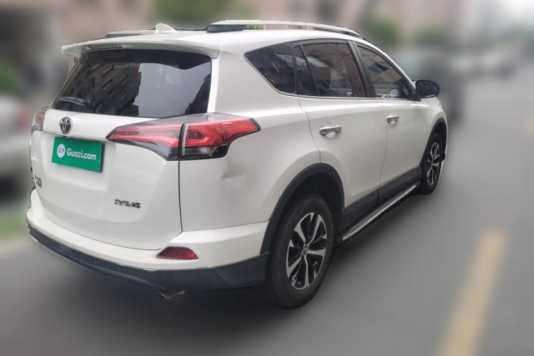 Used Toyota RAV4 2019 2.0L CVT Two-Wheel Drive Luxury Version China VI Standard Rear Right 45 Deg