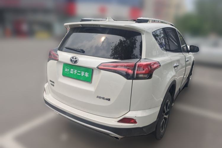 Used Toyota RAV4 2019 2.0L CVT Two-Wheel Drive ZhiShang Version China VI Standard Rear Right 45 Deg