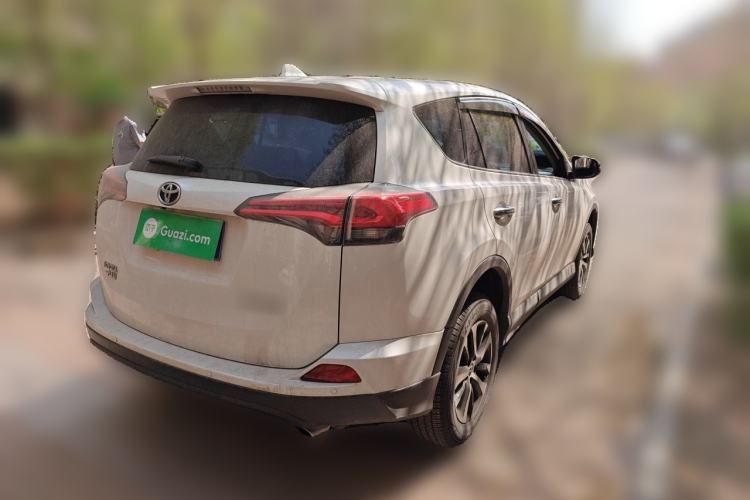 Used Toyota RAV4 2019 2.0L CVT Two-Wheel Drive Luxury Version China VI Standard Rear Right 45 Deg