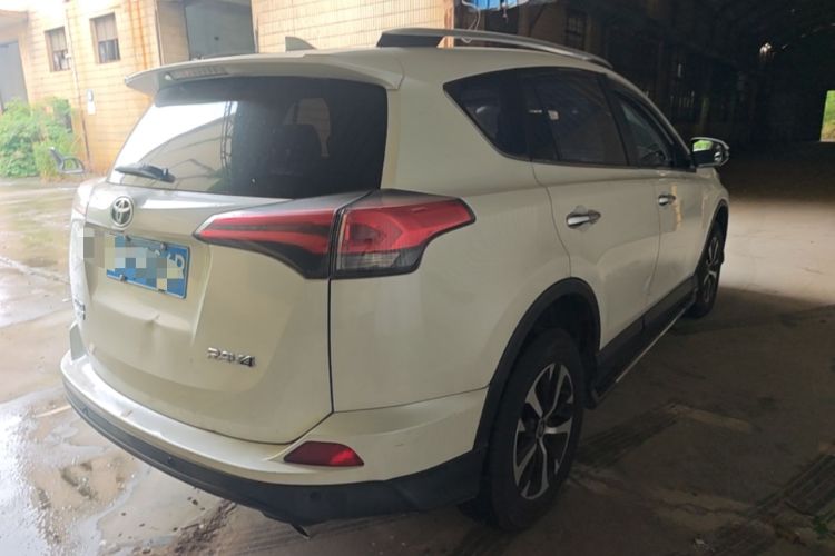 Used Toyota RAV4 2019 2.0L CVT Two-Wheel Drive Luxury Version China VI Standard Rear Right 45 Deg