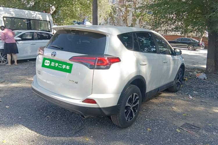 Used Toyota RAV4 2019 2.0L CVT Two-Wheel Drive Pioneer Edition China VI Standard Rear Right 45 Deg