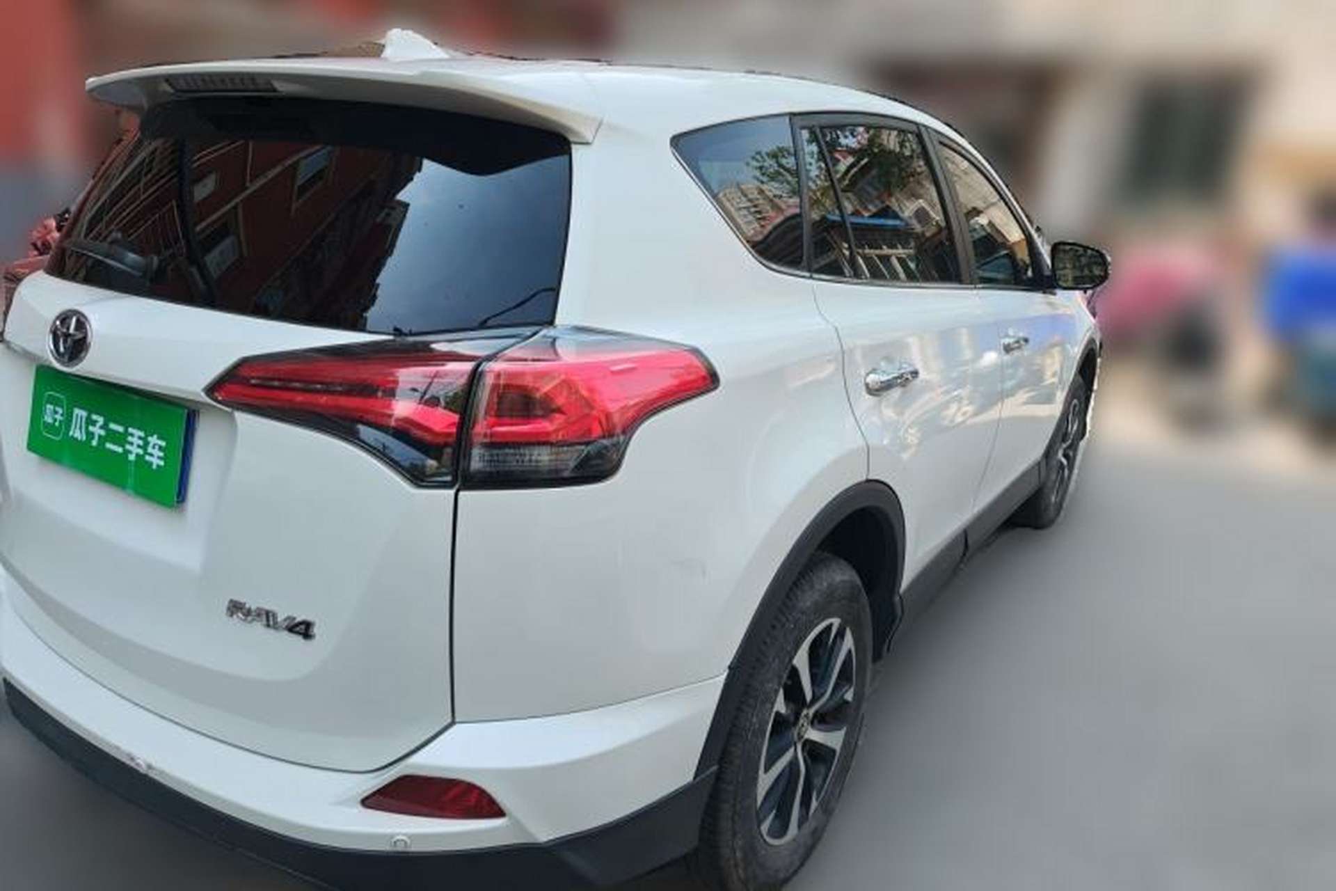 Used Toyota RAV4 2019 2.0L CVT Two-Wheel Drive Luxury Version China VI Standard Rear Right 45 Deg