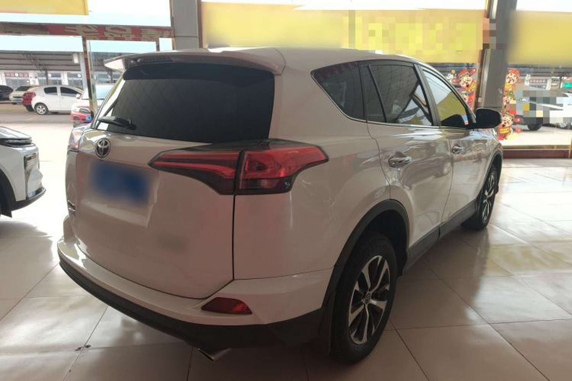 Used Toyota RAV4 2019 2.0L CVT Two-Wheel Drive Luxury Version China VI Standard Rear Right 45 Deg