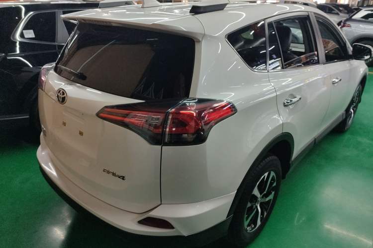 Used Toyota RAV4 2019 2.0L CVT Two-Wheel Drive Comfort Edition China VI Standard Rear Right 45 Deg
