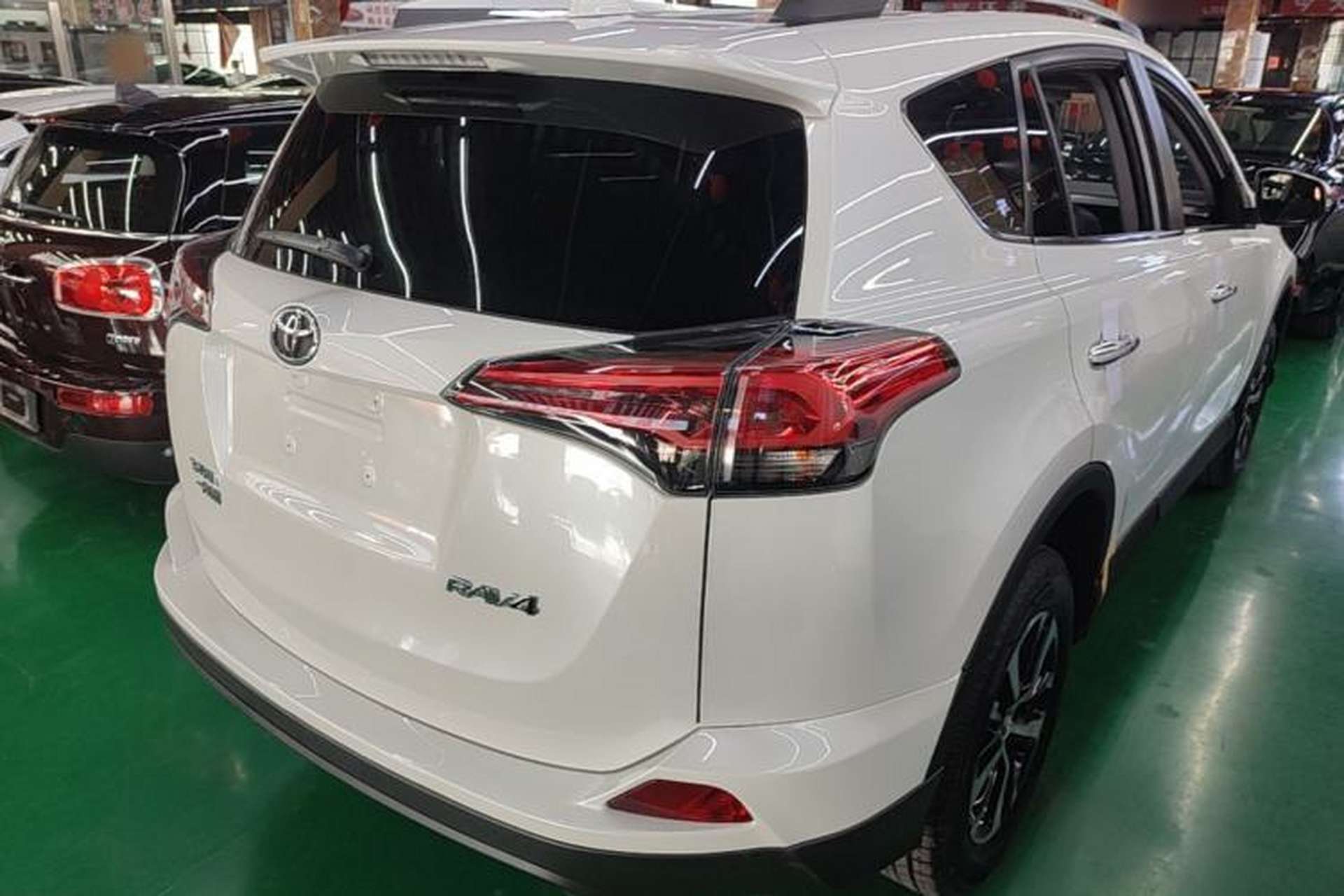 Used Toyota RAV4 2019 2.0L CVT Two-Wheel Drive Luxury Version China VI Standard Rear Right 45 Deg