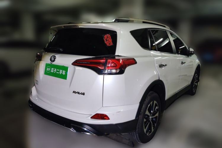 Used Toyota RAV4 2019 2.0L CVT Two-Wheel Drive Luxury Version China VI Standard Rear Right 45 Deg