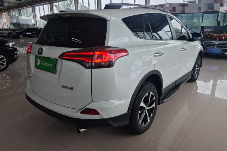 Used Toyota RAV4 2019 2.0L CVT Two-Wheel Drive Luxury Version China VI Standard Rear Right 45 Deg