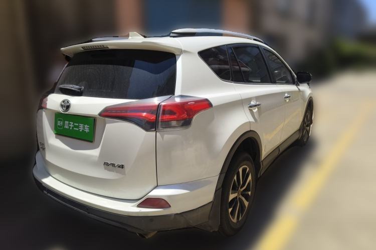 Used Toyota RAV4 2019 2.0L CVT Two-Wheel Drive Luxury Version China VI Standard Rear Right 45 Deg