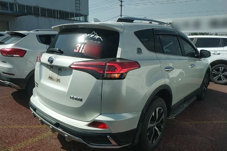 Used Toyota RAV4 2019 2.0L CVT Two-Wheel Drive Luxury Version China VI Standard Rear Right 45 Deg