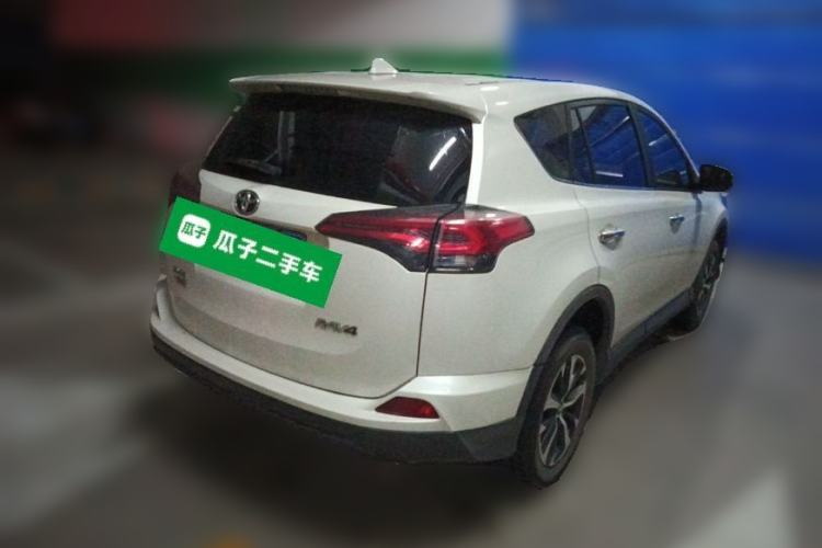 Used Toyota RAV4 2019 2.0L CVT Two-Wheel Drive Luxury Version China VI Standard Rear Right 45 Deg