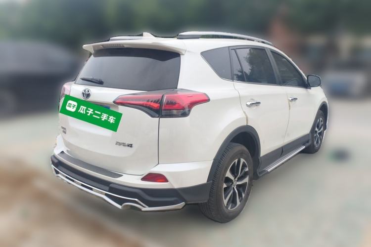Used Toyota RAV4 2019 2.0L CVT Two-Wheel Drive Luxury Version China VI Standard Rear Right 45 Deg